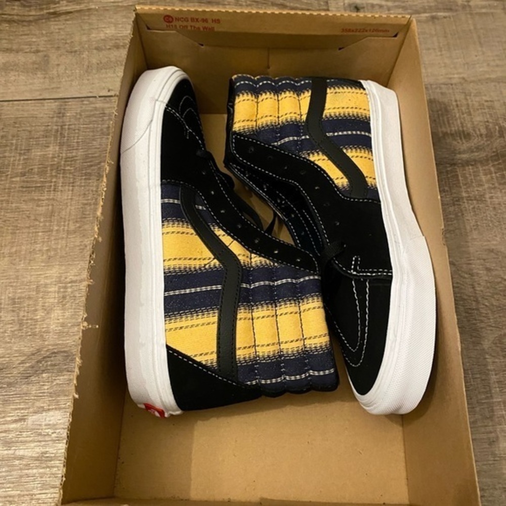 Vans Men's Black and Yellow Striped Sneakers